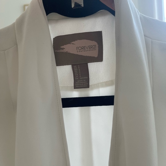 White vest - Picture 3 of 3